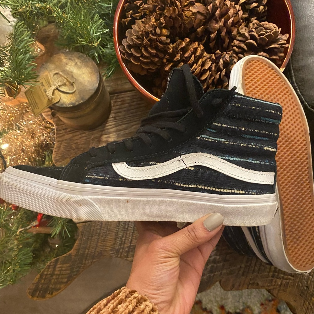 Black Suede hi top vans in good condition